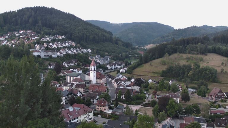Dieses Bild zeigt eine Webcam-Aufnahme von Ottenhöfen, aufgenommen am Sonntag, den 02.08.2026 um 06:00 Uhr