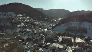 Dieses Bild zeigt eine Webcam-Aufnahme von Ottenhöfen, aufgenommen am Mittwoch, den 07.01.2026 um 12:10 Uhr