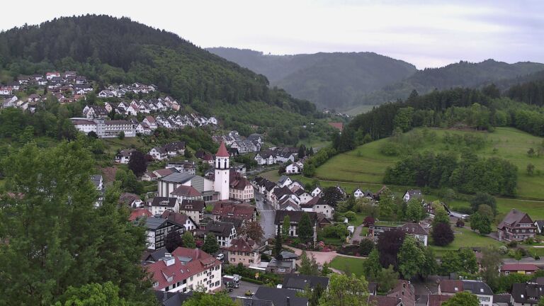 Dieses Bild zeigt eine Webcam-Aufnahme von Ottenhöfen, aufgenommen am Montag, den 18.05.2026 um 07:00 Uhr