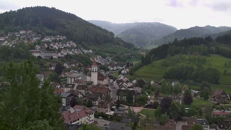 Dieses Bild zeigt eine Webcam-Aufnahme von Ottenhöfen, aufgenommen am Donnerstag, den 07.05.2026 um 13:10 Uhr