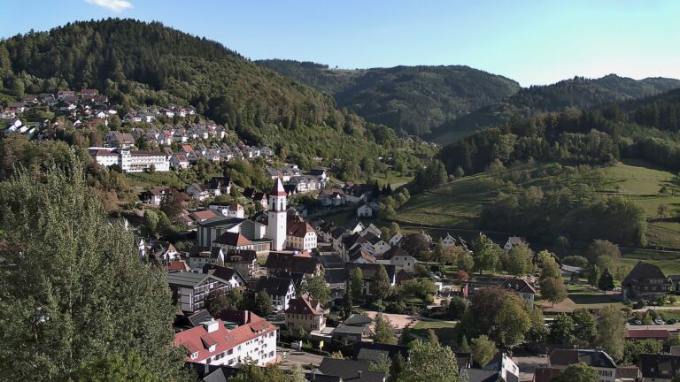 Dieses Bild zeigt eine Webcam-Aufnahme von Ottenhöfen, aufgenommen am Dienstag, den 22.09.2026 um 17:00 Uhr