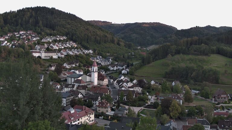 Dieses Bild zeigt eine Webcam-Aufnahme von Ottenhöfen, aufgenommen am Samstag, den 26.09.2026 um 19:00 Uhr