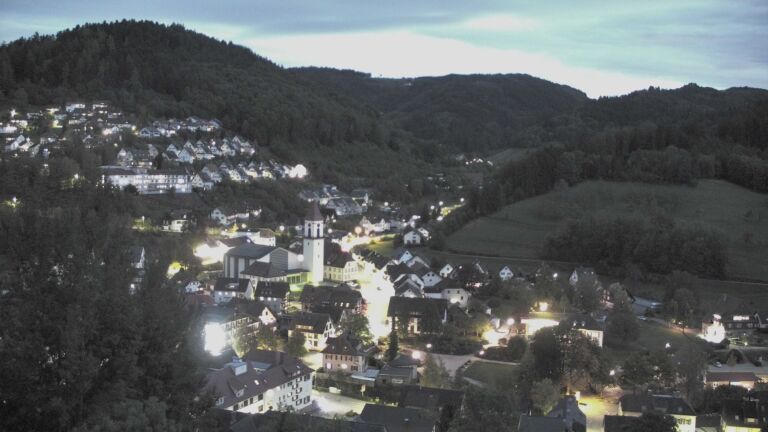 Dieses Bild zeigt eine Webcam-Aufnahme von Ottenhöfen, aufgenommen am Donnerstag, den 22.10.2026 um 19:00 Uhr