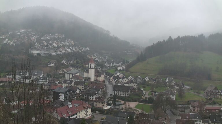 Dieses Bild zeigt eine Webcam-Aufnahme von Ottenhöfen, aufgenommen am Samstag, den 28.03.2026 um 17:00 Uhr