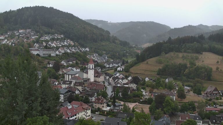 Dieses Bild zeigt eine Webcam-Aufnahme von Ottenhöfen, aufgenommen am Freitag, den 21.08.2026 um 13:00 Uhr