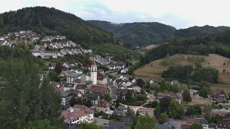 Dieses Bild zeigt eine Webcam-Aufnahme von Ottenhöfen, aufgenommen am Samstag, den 15.08.2026 um 19:50 Uhr