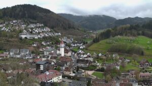 Dieses Bild zeigt eine Webcam-Aufnahme von Ottenhöfen, aufgenommen am Freitag, den 10.04.2026 um 13:10 Uhr