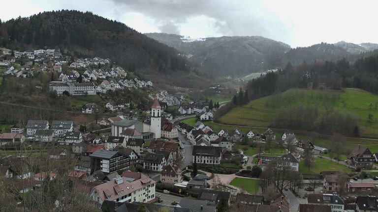 Dieses Bild zeigt eine Webcam-Aufnahme von Ottenhöfen, aufgenommen am Donnerstag, den 26.03.2026 um 13:20 Uhr