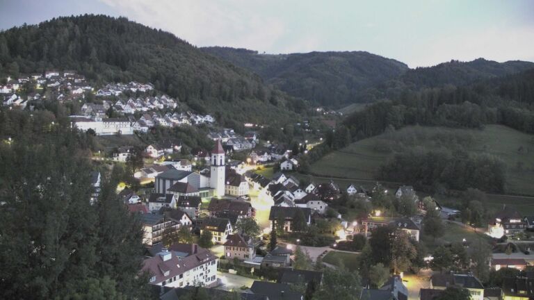 Dieses Bild zeigt eine Webcam-Aufnahme von Ottenhöfen, aufgenommen am Freitag, den 16.10.2026 um 19:10 Uhr