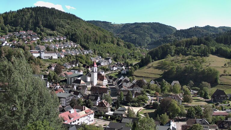 Dieses Bild zeigt eine Webcam-Aufnahme von Ottenhöfen, aufgenommen am Freitag, den 04.09.2026 um 16:20 Uhr