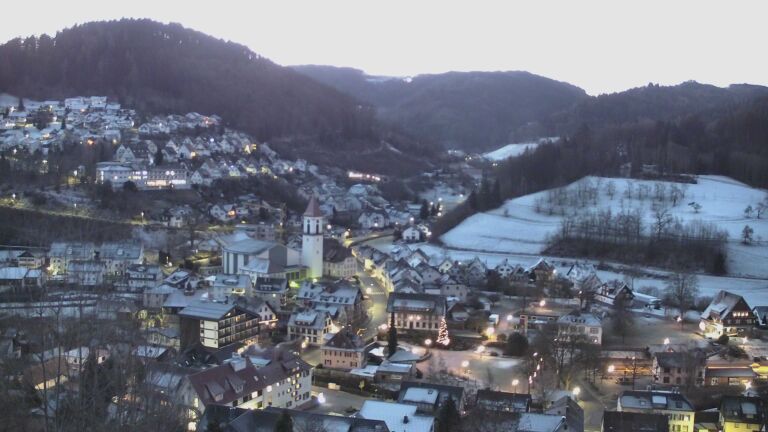 Dieses Bild zeigt eine Webcam-Aufnahme von Ottenhöfen, aufgenommen am Donnerstag, den 01.01.2026 um 07:40 Uhr