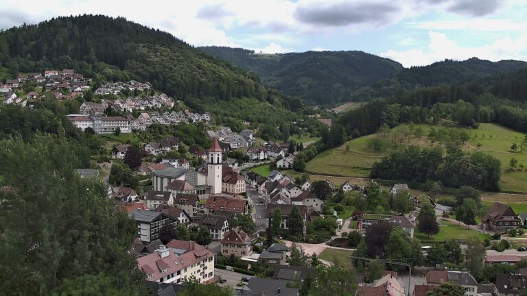 Dieses Bild zeigt eine Webcam-Aufnahme von Ottenhöfen, aufgenommen am Montag, den 29.06.2026 um 15:30 Uhr