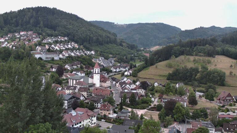 Dieses Bild zeigt eine Webcam-Aufnahme von Ottenhöfen, aufgenommen am Montag, den 03.08.2026 um 06:20 Uhr