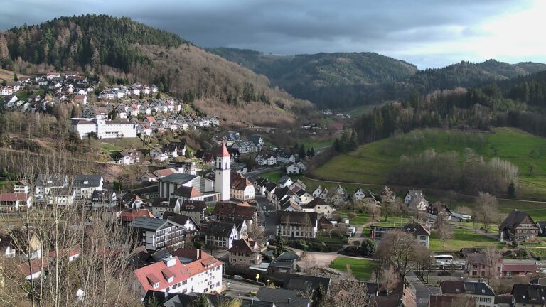 Dieses Bild zeigt eine Webcam-Aufnahme von Ottenhöfen, aufgenommen am Montag, den 16.03.2026 um 17:30 Uhr