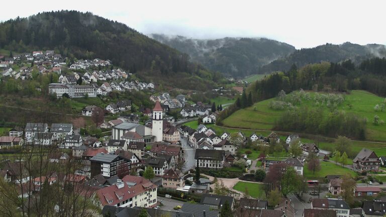 Dieses Bild zeigt eine Webcam-Aufnahme von Ottenhöfen, aufgenommen am Sonntag, den 12.04.2026 um 08:50 Uhr