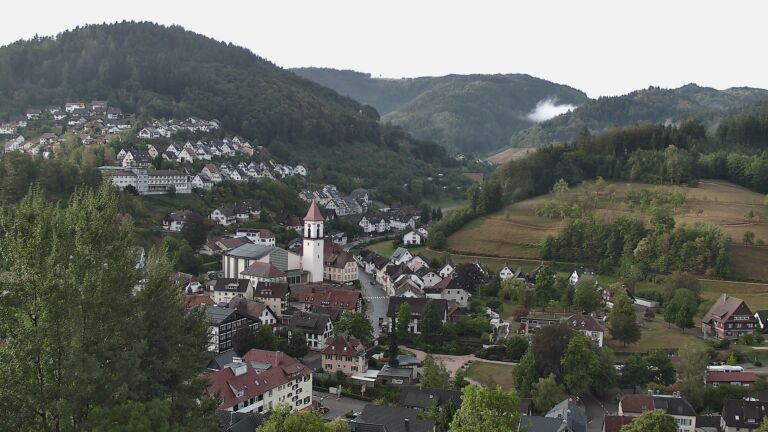 Dieses Bild zeigt eine Webcam-Aufnahme von Ottenhöfen, aufgenommen am Freitag, den 28.08.2026 um 07:50 Uhr