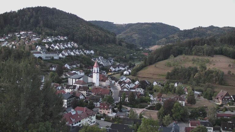 Dieses Bild zeigt eine Webcam-Aufnahme von Ottenhöfen, aufgenommen am Sonntag, den 23.08.2026 um 06:10 Uhr
