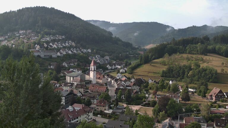 Dieses Bild zeigt eine Webcam-Aufnahme von Ottenhöfen, aufgenommen am Samstag, den 01.08.2026 um 08:40 Uhr