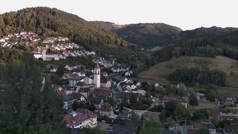 Dieses Bild zeigt eine Webcam-Aufnahme von Ottenhöfen, aufgenommen am Donnerstag, den 06.08.2026 um 20:20 Uhr