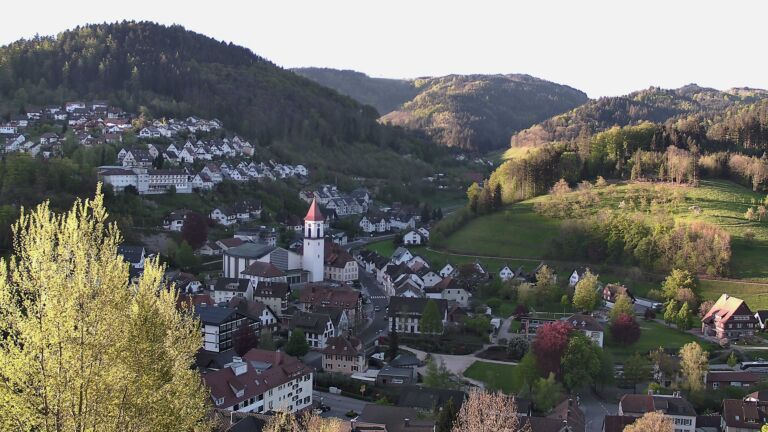 Dieses Bild zeigt eine Webcam-Aufnahme von Ottenhöfen, aufgenommen am Samstag, den 25.04.2026 um 07:30 Uhr