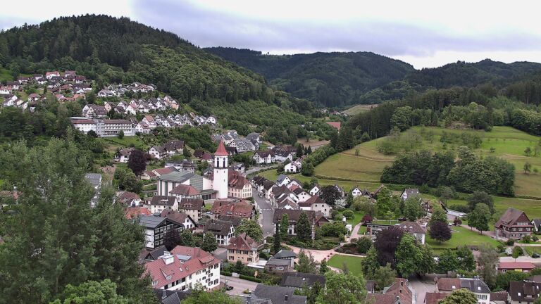 Dieses Bild zeigt eine Webcam-Aufnahme von Ottenhöfen, aufgenommen am Donnerstag, den 11.06.2026 um 07:10 Uhr