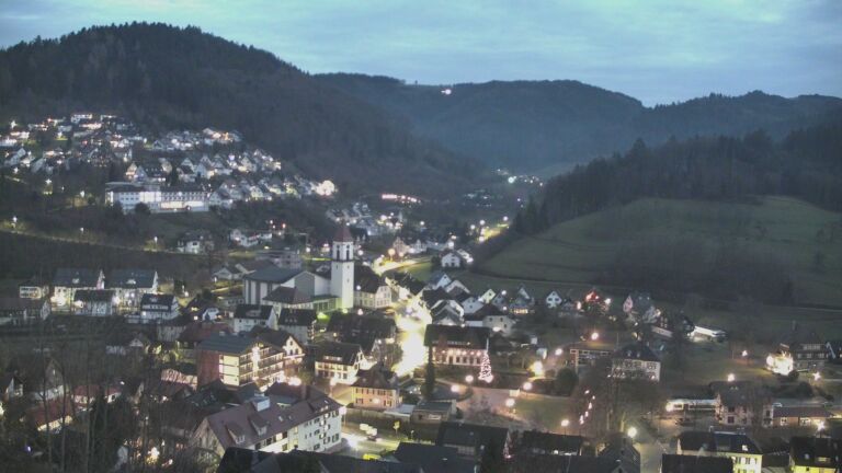 Dieses Bild zeigt eine Webcam-Aufnahme von Ottenhöfen, aufgenommen am Samstag, den 20.12.2025 um 17:10 Uhr