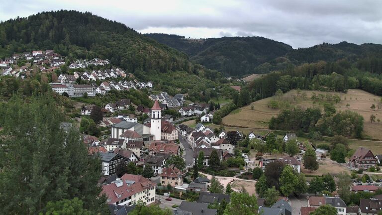 Dieses Bild zeigt eine Webcam-Aufnahme von Ottenhöfen, aufgenommen am Donnerstag, den 20.08.2026 um 13:20 Uhr
