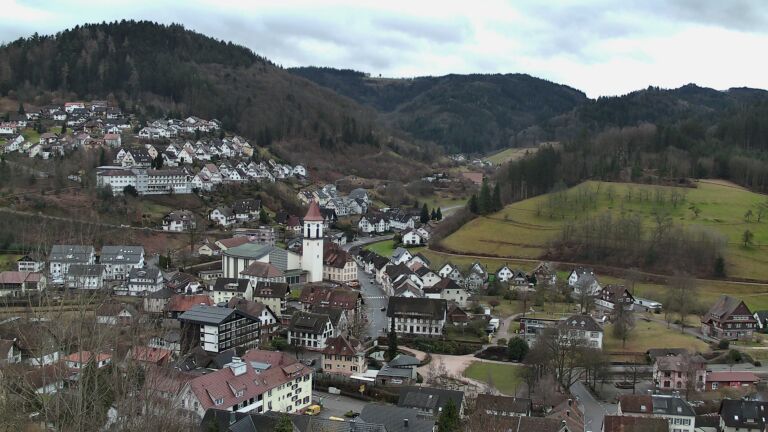 Dieses Bild zeigt eine Webcam-Aufnahme von Ottenhöfen, aufgenommen am Dienstag, den 10.02.2026 um 17:00 Uhr