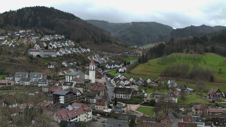 Dieses Bild zeigt eine Webcam-Aufnahme von Ottenhöfen, aufgenommen am Samstag, den 04.04.2026 um 13:40 Uhr