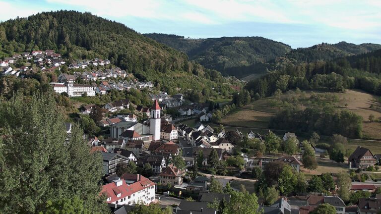 Dieses Bild zeigt eine Webcam-Aufnahme von Ottenhöfen, aufgenommen am Sonntag, den 23.08.2026 um 18:40 Uhr