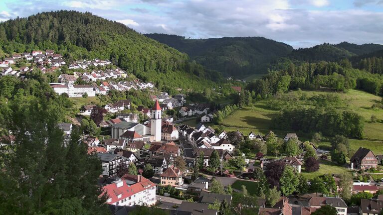 Dieses Bild zeigt eine Webcam-Aufnahme von Ottenhöfen, aufgenommen am Mittwoch, den 20.05.2026 um 19:20 Uhr