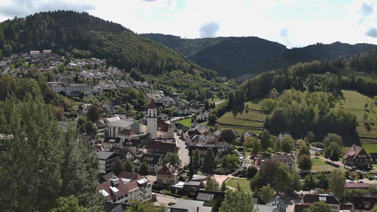 Dieses Bild zeigt eine Webcam-Aufnahme von Ottenhöfen, aufgenommen am Montag, den 14.09.2026 um 13:00 Uhr