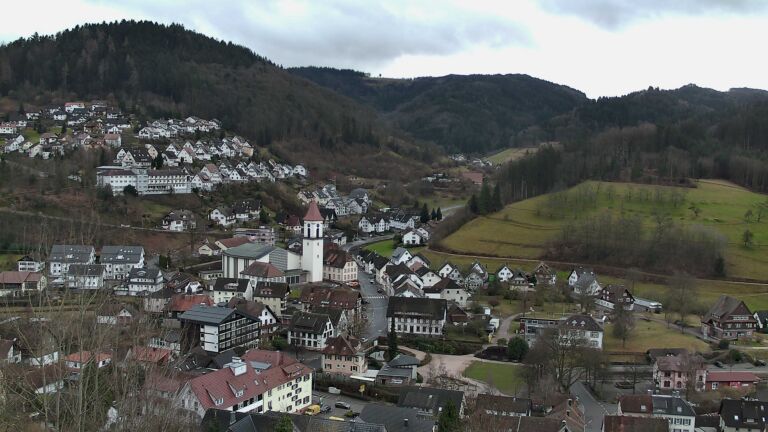 Dieses Bild zeigt eine Webcam-Aufnahme von Ottenhöfen, aufgenommen am Dienstag, den 10.02.2026 um 16:00 Uhr