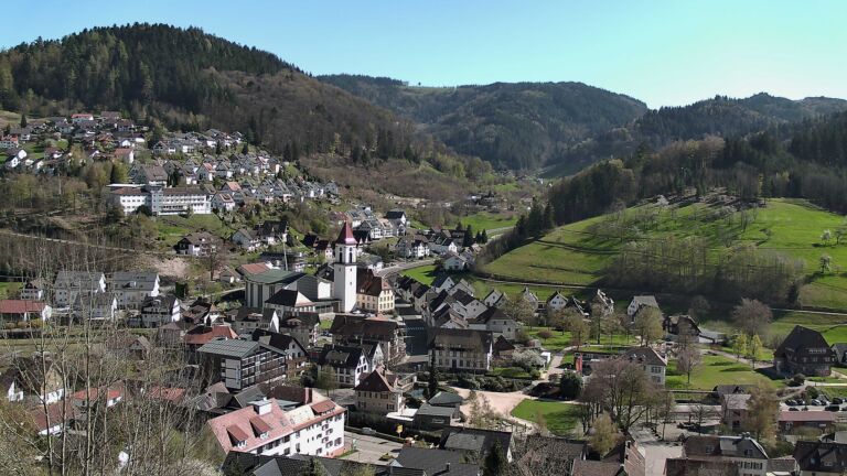 Dieses Bild zeigt eine Webcam-Aufnahme von Ottenhöfen, aufgenommen am Mittwoch, den 08.04.2026 um 16:00 Uhr