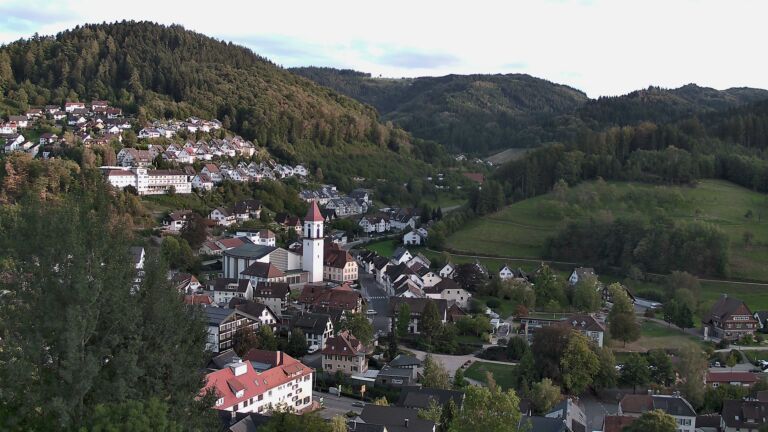 Dieses Bild zeigt eine Webcam-Aufnahme von Ottenhöfen, aufgenommen am Freitag, den 18.09.2026 um 18:50 Uhr