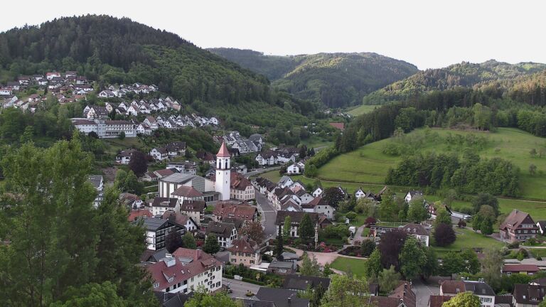 Dieses Bild zeigt eine Webcam-Aufnahme von Ottenhöfen, aufgenommen am Sonntag, den 17.05.2026 um 06:40 Uhr