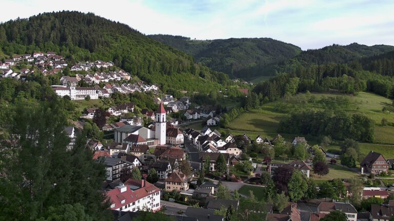 Dieses Bild zeigt eine Webcam-Aufnahme von Ottenhöfen, aufgenommen am Donnerstag, den 21.05.2026 um 19:30 Uhr