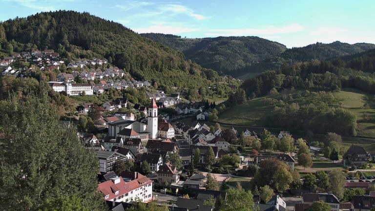 Dieses Bild zeigt eine Webcam-Aufnahme von Ottenhöfen, aufgenommen am Samstag, den 26.09.2026 um 17:10 Uhr