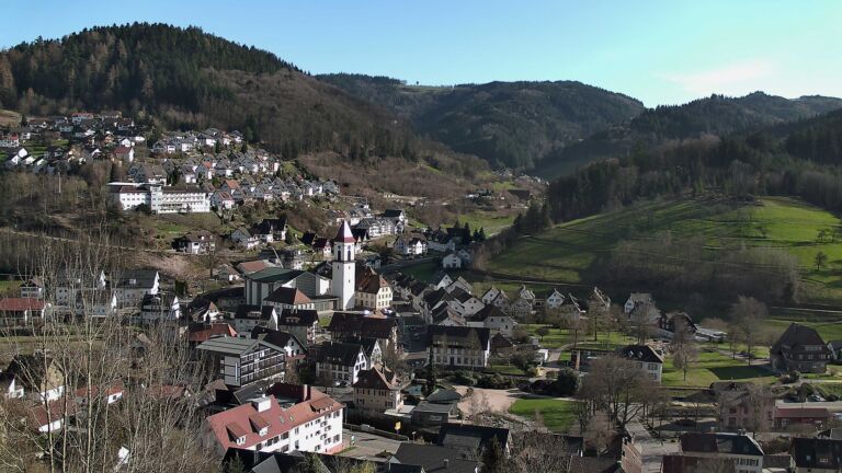 Dieses Bild zeigt eine Webcam-Aufnahme von Ottenhöfen, aufgenommen am Donnerstag, den 12.03.2026 um 16:00 Uhr