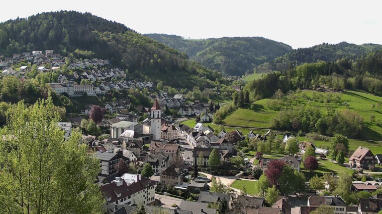 Dieses Bild zeigt eine Webcam-Aufnahme von Ottenhöfen, aufgenommen am Sonntag, den 26.04.2026 um 10:10 Uhr
