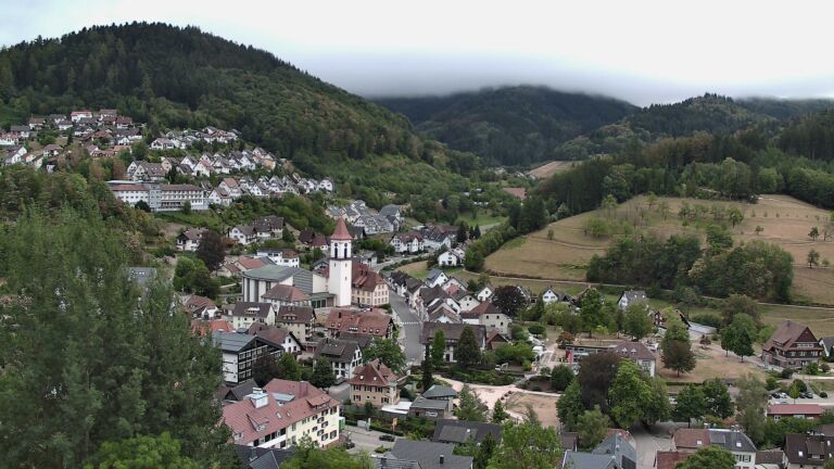 Dieses Bild zeigt eine Webcam-Aufnahme von Ottenhöfen, aufgenommen am Donnerstag, den 20.08.2026 um 08:10 Uhr