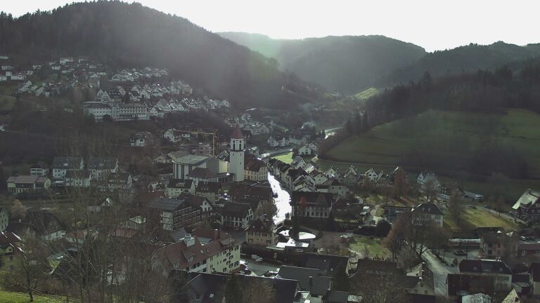 Dieses Bild zeigt eine Webcam-Aufnahme von Ottenhöfen, aufgenommen am Donnerstag, den 18.12.2025 um 11:00 Uhr