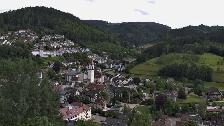 Dieses Bild zeigt eine Webcam-Aufnahme von Ottenhöfen, aufgenommen am Mittwoch, den 03.06.2026 um 17:40 Uhr