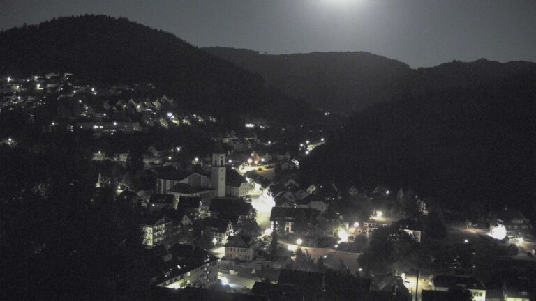 Dieses Bild zeigt eine Webcam-Aufnahme von Ottenhöfen, aufgenommen am Montag, den 27.07.2026 um 23:30 Uhr