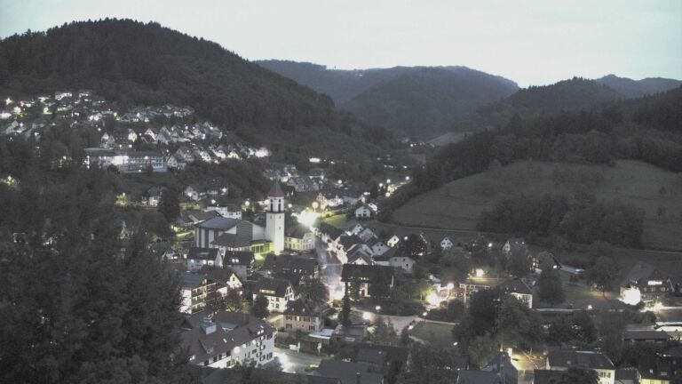 Dieses Bild zeigt eine Webcam-Aufnahme von Ottenhöfen, aufgenommen am Sonntag, den 13.09.2026 um 20:10 Uhr