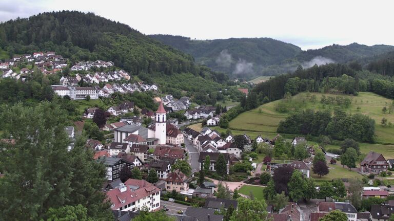 Dieses Bild zeigt eine Webcam-Aufnahme von Ottenhöfen, aufgenommen am Montag, den 01.06.2026 um 06:00 Uhr