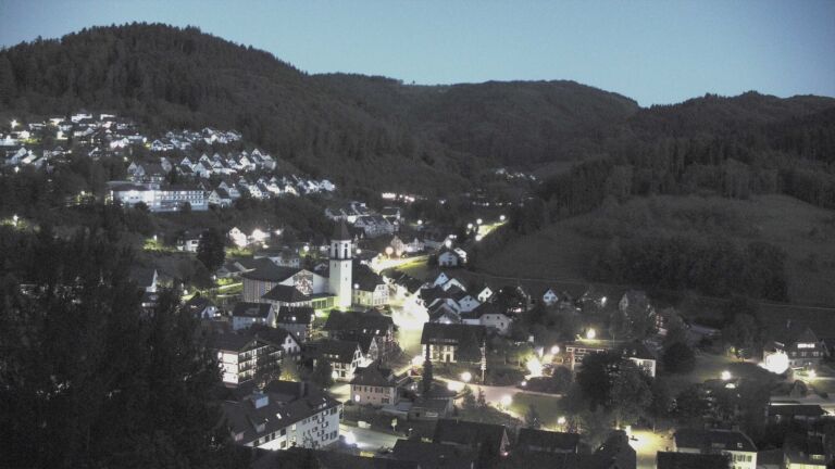Dieses Bild zeigt eine Webcam-Aufnahme von Ottenhöfen, aufgenommen am Freitag, den 01.05.2026 um 21:30 Uhr