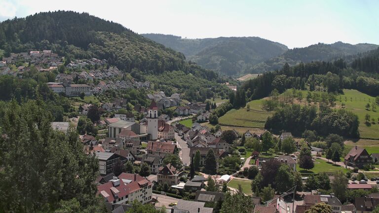 Dieses Bild zeigt eine Webcam-Aufnahme von Ottenhöfen, aufgenommen am Montag, den 22.06.2026 um 13:10 Uhr