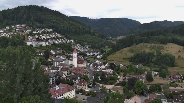 Dieses Bild zeigt eine Webcam-Aufnahme von Ottenhöfen, aufgenommen am Mittwoch, den 15.07.2026 um 19:00 Uhr