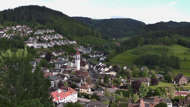 Dieses Bild zeigt eine Webcam-Aufnahme von Ottenhöfen, aufgenommen am Dienstag, den 12.05.2026 um 19:10 Uhr
